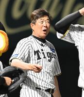 　中日に勝利し、明るい表情の平田２軍監督（撮影・西田忠信）