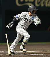 　６回、適時打を放つ木浪（撮影・西田忠信）