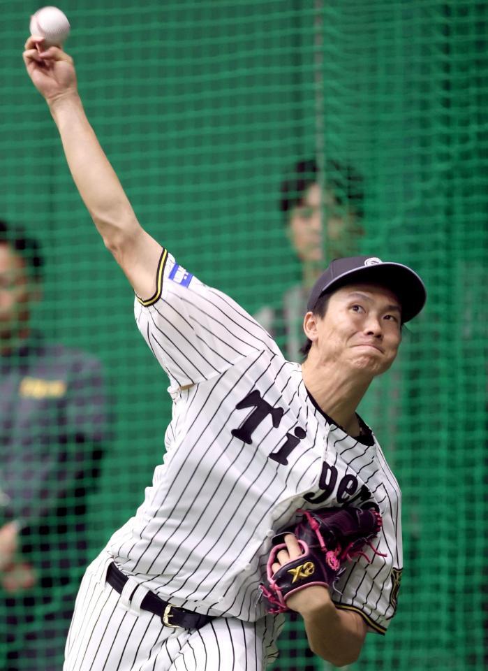 　キャッチボールをして調整する湯浅（撮影・立川洋一郎）