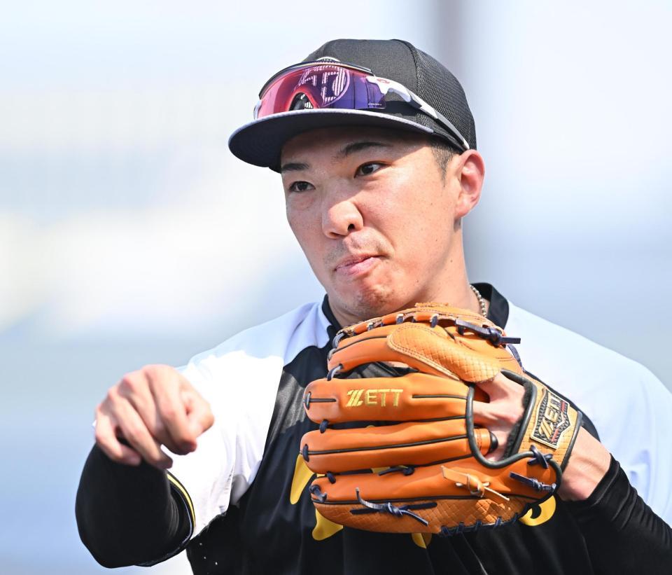 　守備練習する石井（撮影・西田忠信）