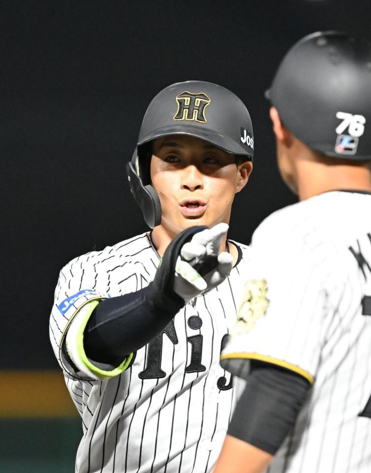 　８回、左前打を放った木浪（撮影・西田忠信）