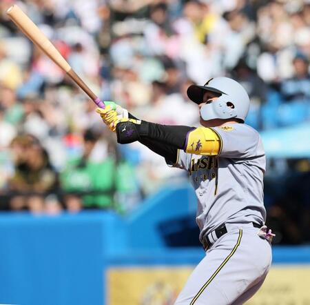 　５回、２ランを放つ森下（撮影・田中太一）