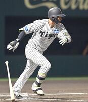 　６回、適時打を放つ木浪（撮影・西田忠信）