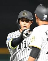 　８回、左前打を放った木浪（撮影・西田忠信）