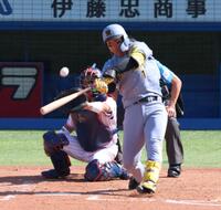 　５回、左越えに先制２ランを放つ森下（撮影・金田祐二）