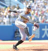 　２回、宮本の打球にグラブを出すデュプランティエ（撮影・西岡正）