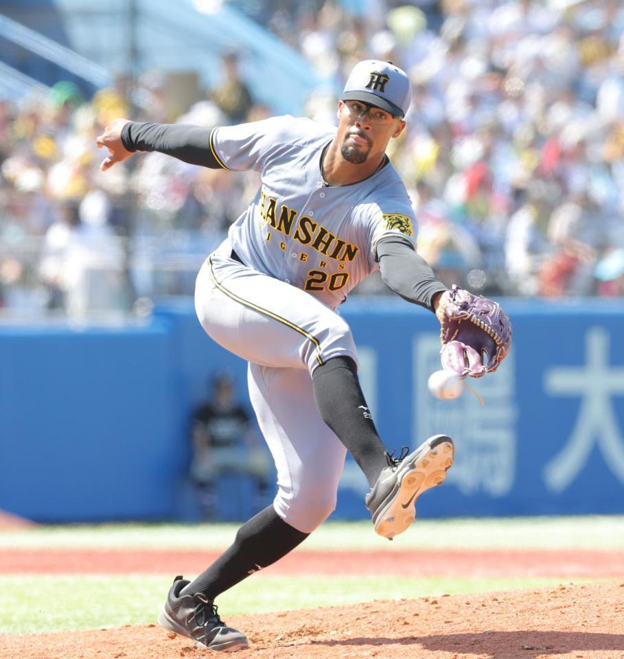 　２回、宮本の打球にグラブを出すデュプランティエ（撮影・西岡正）