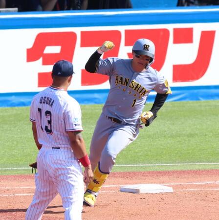 　５回、左越えに先制２ランを放ちガッツポーズの森下（撮影・金田祐二）