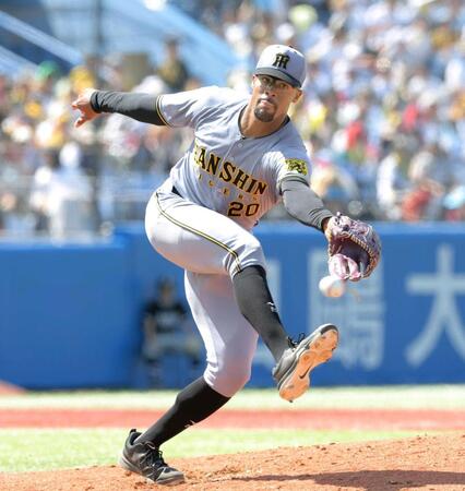 　２回、宮本の打球にグラブを出すデュプランティエ（撮影・西岡正）