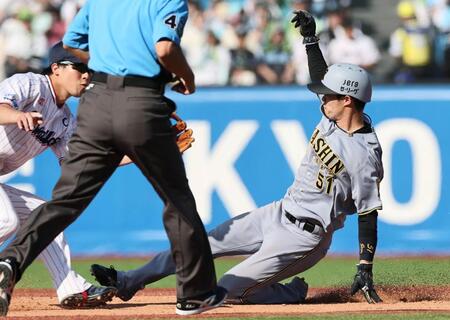 　７回、猛打賞の中野は二盗を決める（撮影・田中太一）