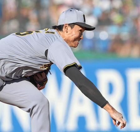 　８回、ヤクルト打線を無失点に抑える湯浅（撮影・田中太一）