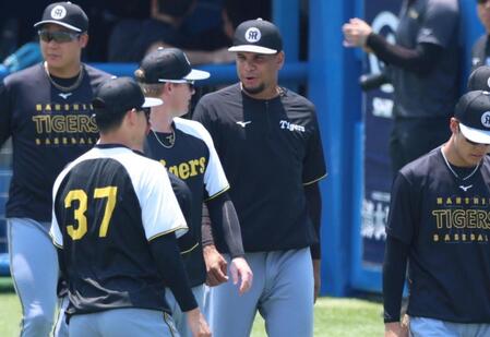 　練習に参加するヘルナンデス（撮影・金田祐二）