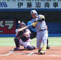 　１回、左中間に先制ソロを放つ森下（撮影・金田祐二）