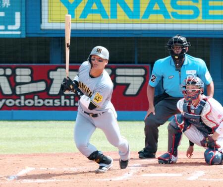 　５回、中前打を放つ前川（撮影・金田祐二）