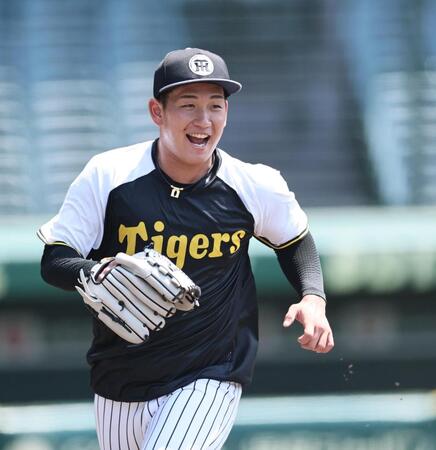 　ノックを受ける伊原（撮影・田中太一）