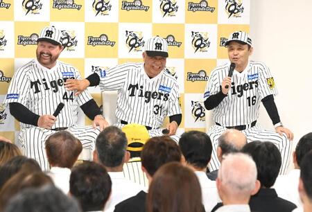 　笑顔でトークショーを盛り上げる（右から）岡田彰布顧問、掛布雅之ＯＢ会長、ランディ・バース氏（撮影・飯室逸平）