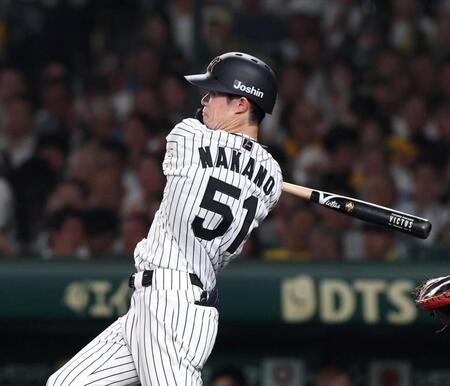 　５回、二塁打を放つ中野（撮影・北村雅宏）