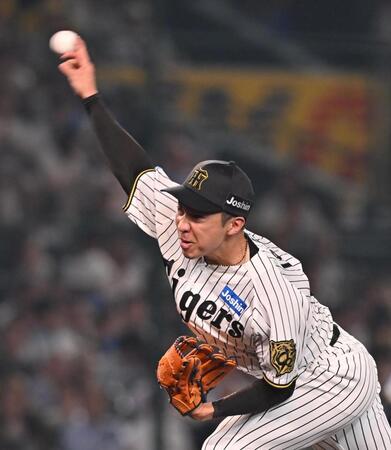 　８回、５番手で登板する石井（撮影・西田忠信）