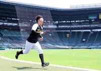 　走り込む伊原（撮影・田中太一）