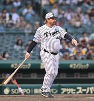 　スイングセレモニーに登場したランディ・バース氏（撮影・西田忠信）