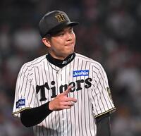 　４回を無失点で切り抜け、ベンチに戻る才木（撮影・西田忠信）