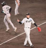 　５回、オコエを左飛に打ち取る才木（撮影・立川洋一郎）