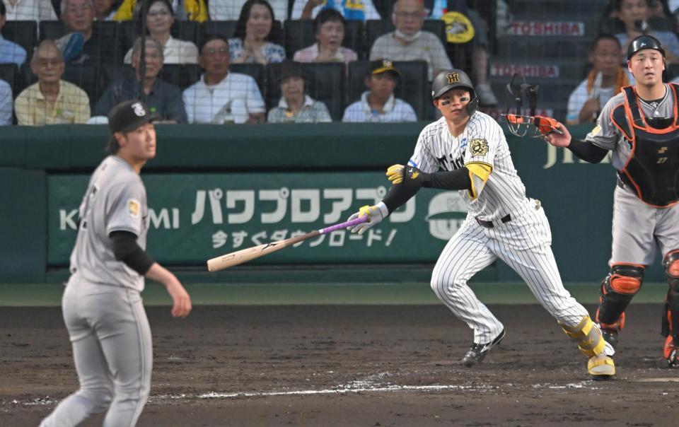　３回、西舘からタイムリーを放つ森下（撮影・飯室逸平）