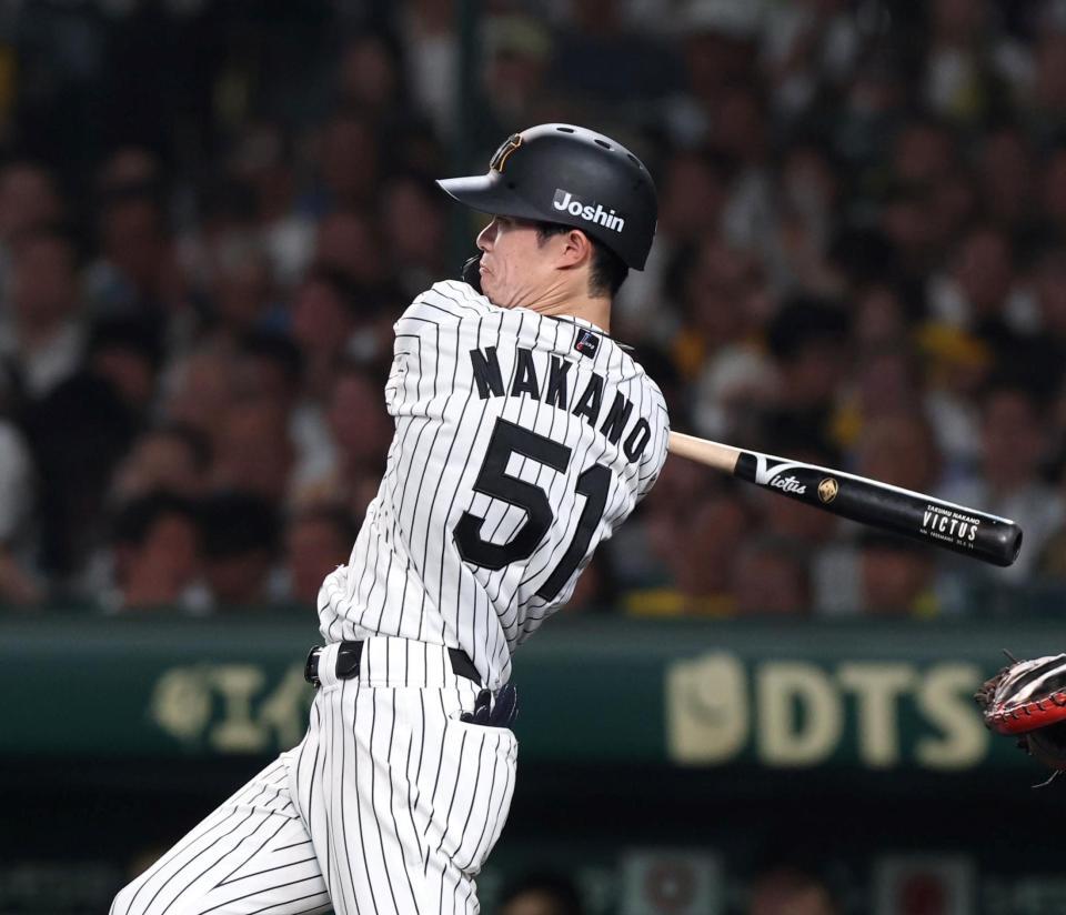 　５回、二塁打を放つ中野（撮影・北村雅宏）