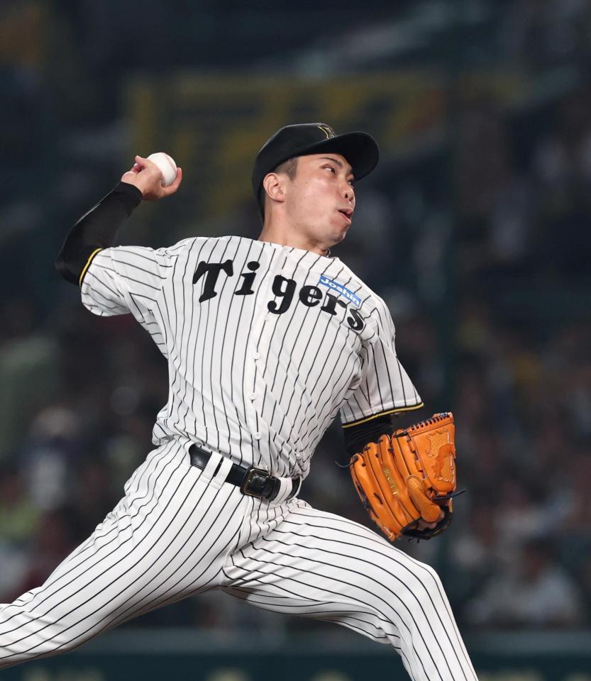 　８回から登板する石井（撮影・北村雅宏）