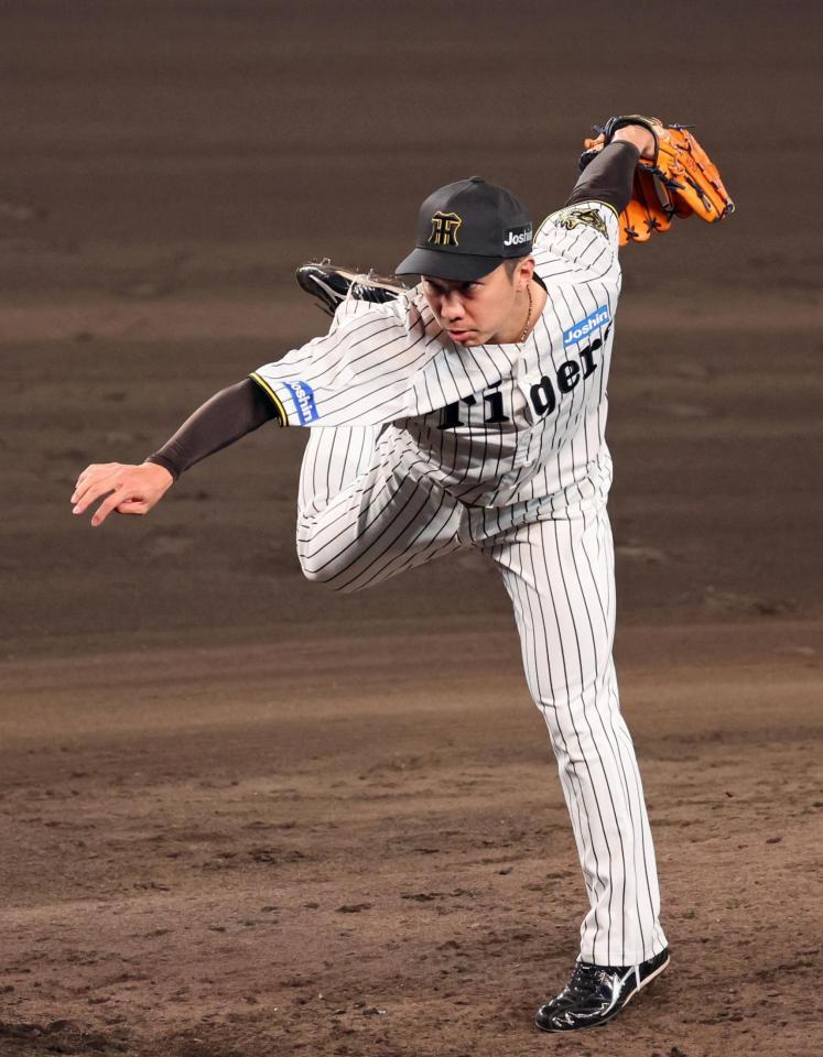 　８回に登板し１イニングを無失点に抑えた石井（撮影・立川洋一郎）