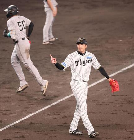 　５回、オコエを左飛に打ち取る才木（撮影・立川洋一郎）