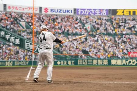 　スイングセレモニーに登場したランディ・バース氏