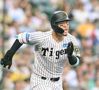 　１回、先制二塁打を放ち、声を上げる佐藤輝（撮影・西田忠信）