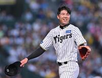 　３回を投げ終え笑顔を見せる才木（撮影・西田忠信）