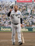 　スイングセレモニーに登場したランディ・バース氏