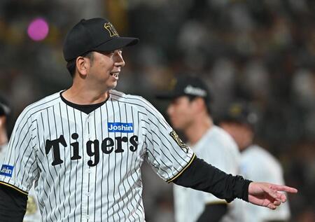 　勝利後、笑顔を見せる藤川監督（撮影・西田忠信）