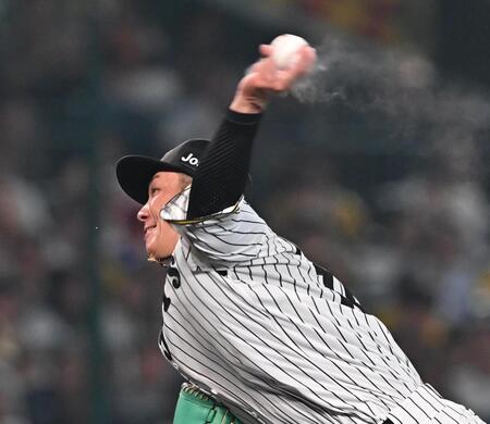 　力投する先発の伊原（撮影・西田忠信）