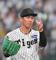 　４回、岸田を遊ゴロに仕留めた伊原（撮影・西田忠信）