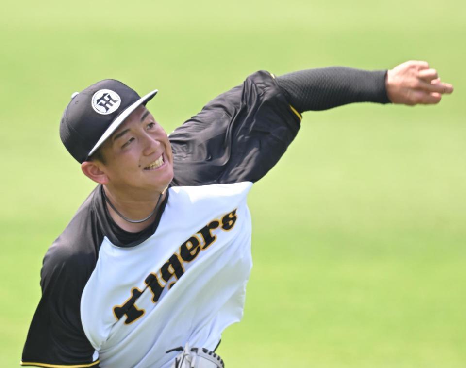 　キャッチボールする伊原（撮影・飯室逸平）