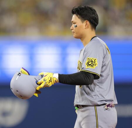 　６回、併殺打に倒れた森下（撮影・西岡正）