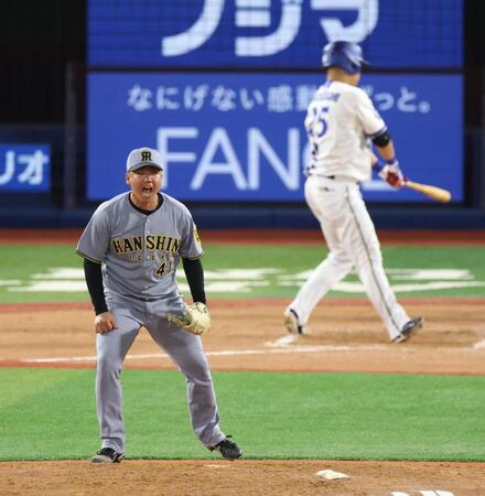 【写真】気合入りまくり!ピンチをしのぎ雄叫びを上げる村上