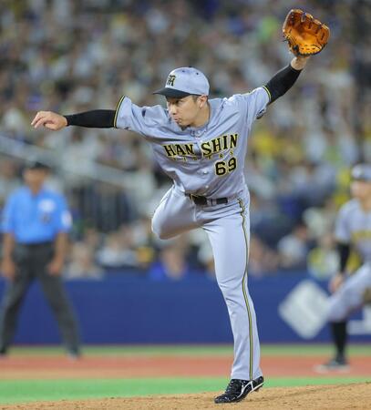 　８回に登板し力投する石井（撮影・西岡正）