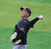 　先発の村上（撮影・金田祐二）