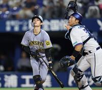 　６回、中野は犠打を試みるも捕邪飛となる（撮影・田中太一）