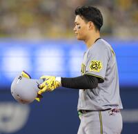 　６回、併殺打に倒れた森下（撮影・西岡正）