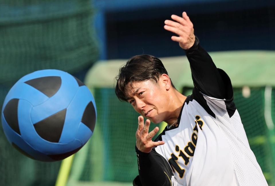 　練習で汗を流す豊田（撮影・田中太一）