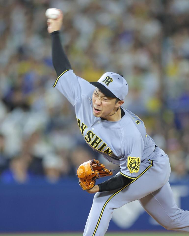 　８回に登板し力投する石井（撮影・西岡正）