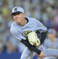 　ＤｅＮＡ打線を相手に力投する村上（撮影・西岡正）