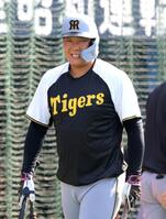 　打撃練習に臨む大山（撮影・西岡正）