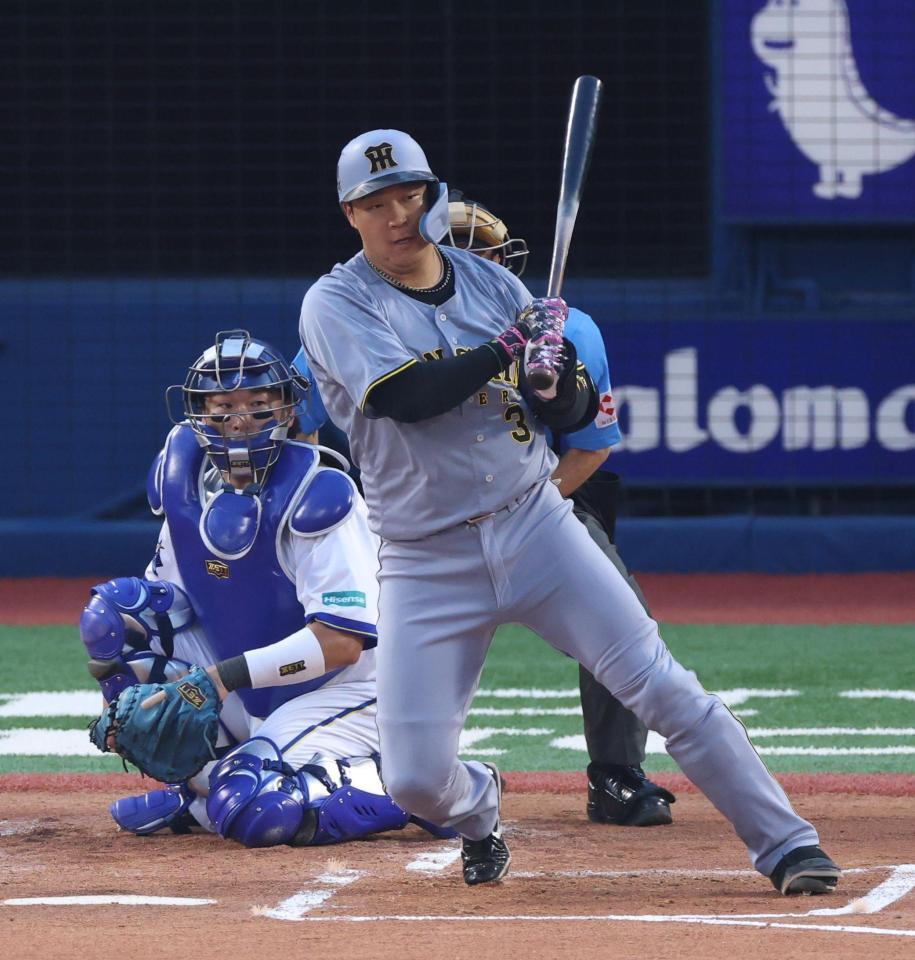 　２回、左前打を放つ大山（撮影・金田祐二）